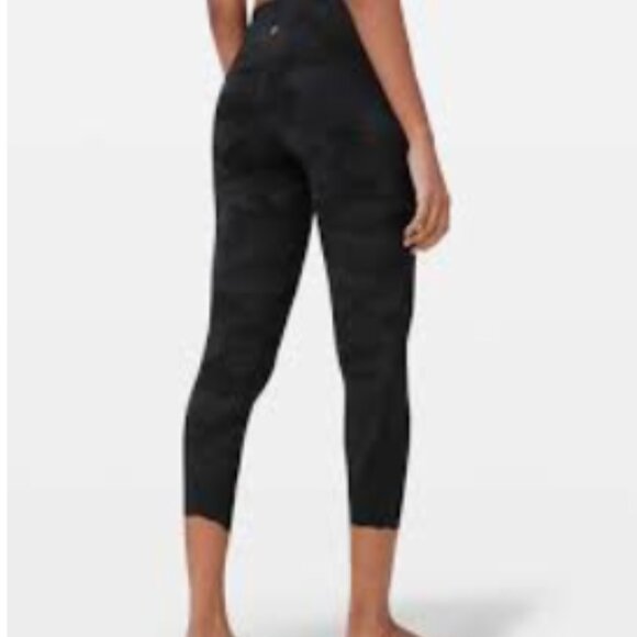 Lululemon Wunder Under Scalloped Hem High Rise Cropped Leggings, size 8 - Picture 2 of 9